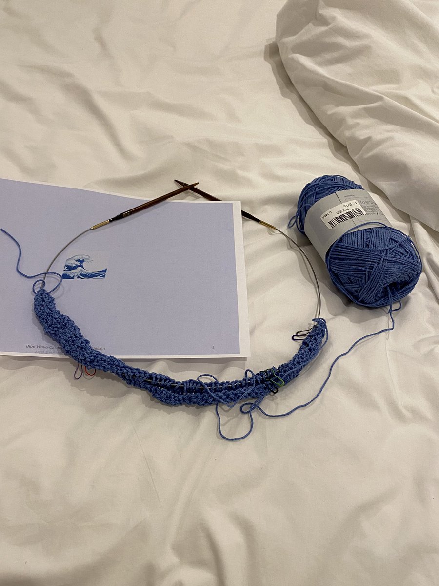 knittingmango's tweet image. 친구 일 도와주러 부산에 혼자 왔다٩(๑❛ᴗ❛๑)۶ 온 김에 블루웨이브가디건 시작했당🌊
