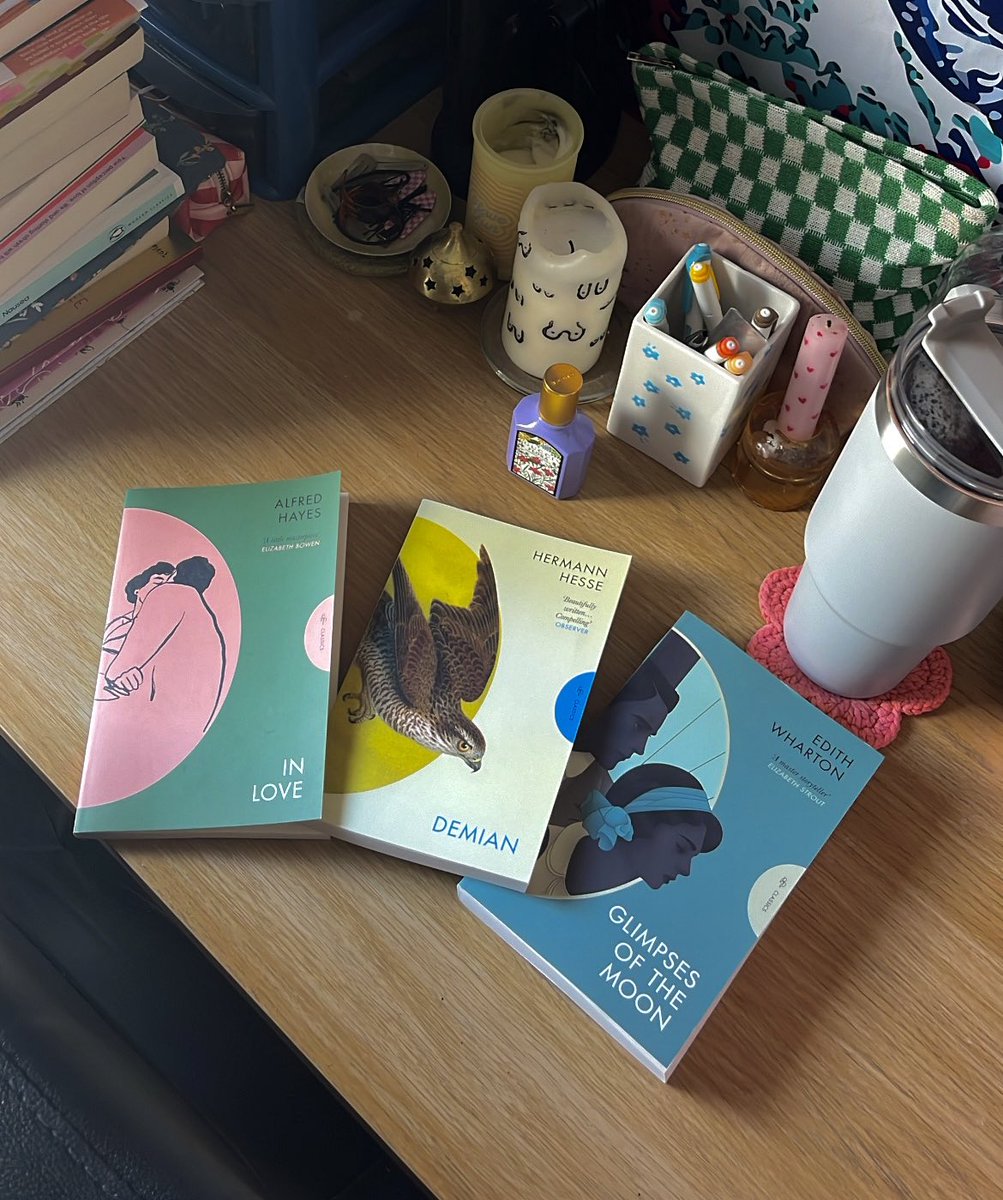 alexaldersonn's tweet photo. big thanks to @PushkinPress &amp; @emily_egg for my bundle of pushkin press classics 🫶

these all sound delightful &amp; I’m loving the new series designs 💖

#gifted #pushkinpress https://t.co/ltOxb1PVaN