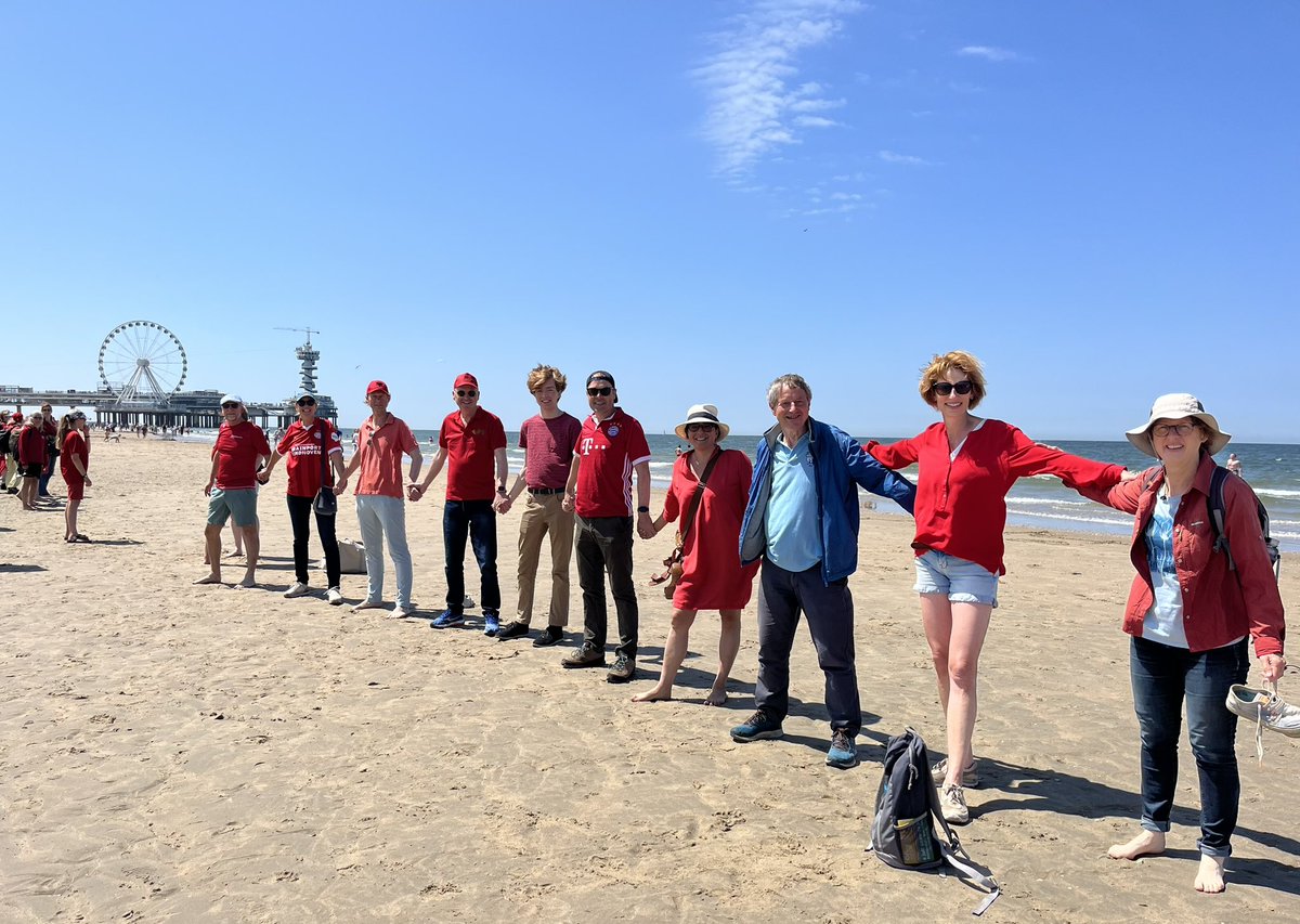 Marjan Kreijns (@kreijns) on Twitter photo Hand in Hand langs de kust in #Scheveningen voor een duurzame toekomst ! #TheClimateChain #CodeRood <a href="/urgenda/">@urgenda.bsky.social</a> Hand in Hand langs de kust in #Scheveningen voor een duurzame toekomst ! #TheClimateChain #CodeRood <a href="/urgenda/">@urgenda.bsky.social</a>