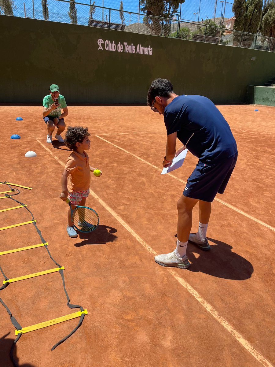tenisalmeria's tweet photo. Este fin de semana la Escuela de Tenis ha celebrado sus juegos tradicionales de bienvenida del verano. Recordamos que siguen las clases para nuevos grupos y el martes empieza el Campus del Club. Te esperamos e infórmate de socio de verano para piscina. #almeria #clubdetenis https://t.co/hV4KPzSSzw