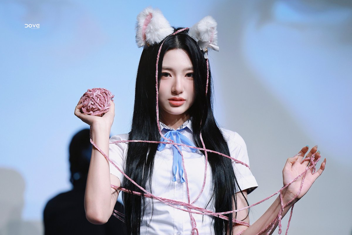DOVE020525's tweet photo. 240623 팬싸
毛线球限时回归 经典复刻（就是有些人太笨忘了之前怎么做了😏
#周心语 #신위 #XINYU 
#tripleS #트리플에스 https://t.co/aDi54YWmf6