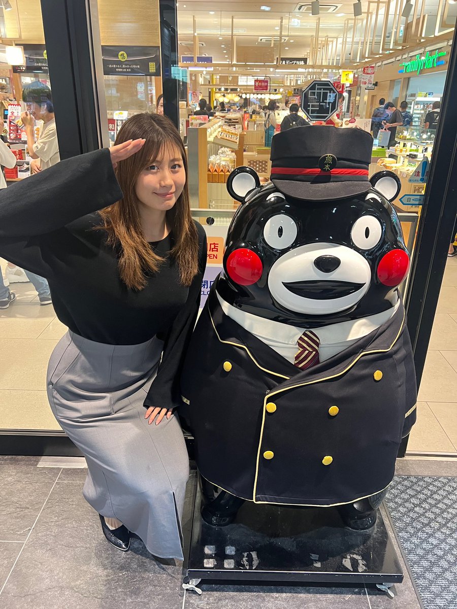 migiiidesu's tweet photo. 同じポーズをしたつもりが、くまモンは全然敬礼してなかった。。。 https://t.co/kaqvN3cvcq