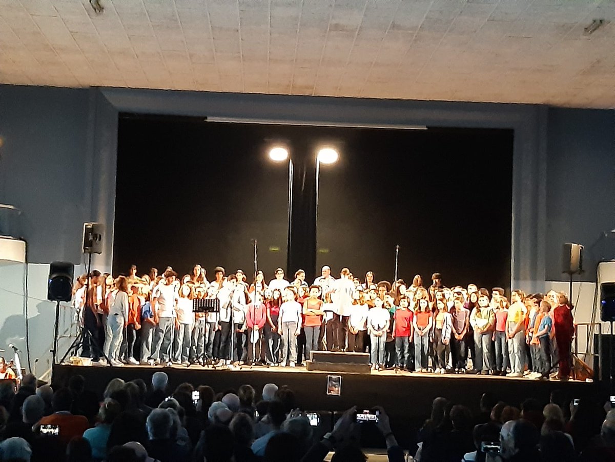 Concert des Rencontres Chorales Départementales en Ariège : La chorale part en voyage ! 👏à tous les choristes !!! Merci aux enseignants des 8 collèges pour ce concert <a href="/NellyVigne/">Nelly Vigne</a> <a href="/AArdemus/">Association A.R.D.E.MU.S</a> <a href="/MusiqueToulouse/">Education musicale - Toulouse</a> <a href="/DAACToulouse/">DAAC Toulouse</a> <a href="/CollegeLakanal/">Lakanal</a>
