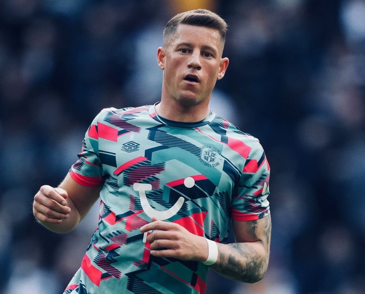 FabrizioRomano's tweet photo. 🟣🔵🤝🏻 Aston Villa are prepared to enter into formal stages of Ross Barkley deal after agreement with Luton Town.

Fee around £5m, contract details already agreed and now waiting on medical.

Here we go, soon 🏴󠁧󠁢󠁥󠁮󠁧󠁿 https://t.co/ZfaiZrhHLU