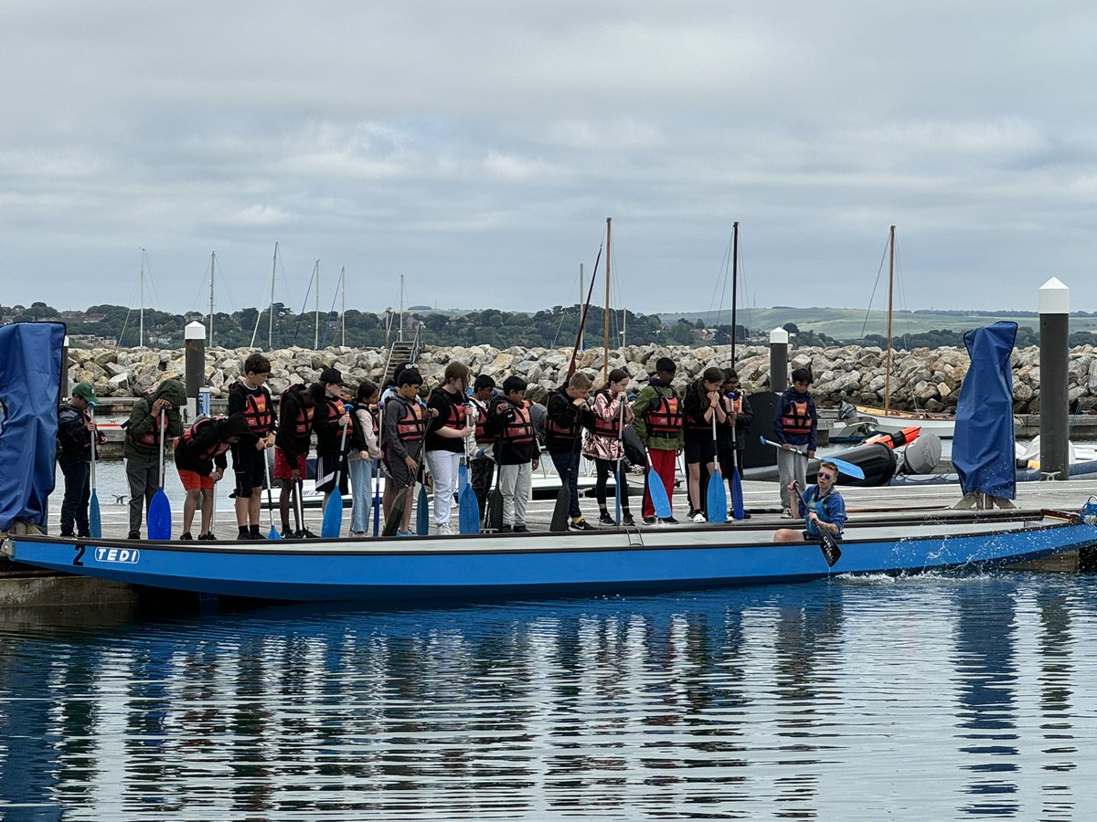 STMM20's tweet image. All aboard at the Weymouth and Portland National Sailing Academy for a morning on the water. Training completed ✔️, life jackets on and checked,chants ready. The race is on … but which dragon 🐉 boat 🛶 will win?
#ThoseWhoCanDo
#TeamWork
#RedBlueGreen
#MemoriesInTheMaking