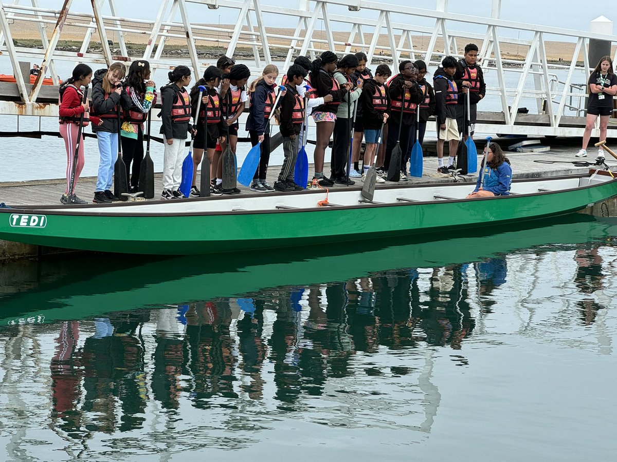 STMM20's tweet image. All aboard at the Weymouth and Portland National Sailing Academy for a morning on the water. Training completed ✔️, life jackets on and checked,chants ready. The race is on … but which dragon 🐉 boat 🛶 will win?
#ThoseWhoCanDo
#TeamWork
#RedBlueGreen
#MemoriesInTheMaking