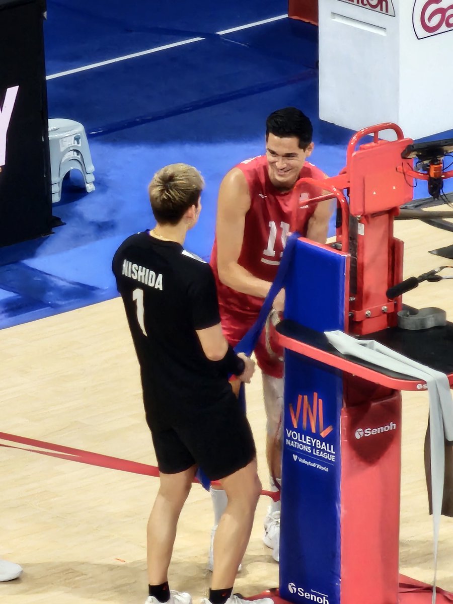 Camskieee's tweet photo. Nishida and Christenson in one frame 😍❤️
So excited for this matchhh!!!!
#VNL2024
#Nishida
#Christenson https://t.co/rVhLQUJYOr