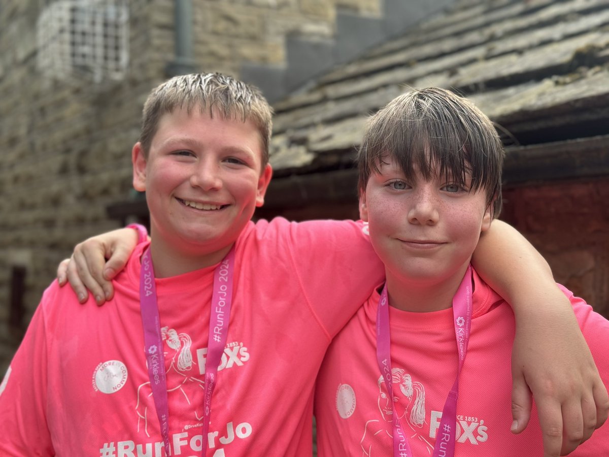 Super proud of these two! Smashed the #RunForJo and still smiling! 💙💚💙 #TeamBBG <a href="/BBGAcademy/">BBG Academy</a> <a href="/BbgYear7/">BBGYear7</a>
