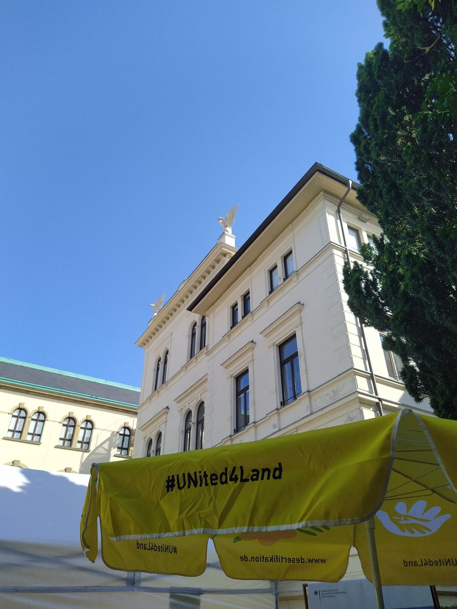 jwiesenhuetter's tweet photo. Land is life!🌾 #Museumsmeilenfest #MuseumKoenig Bodenexperiment, Quiz und Infos rund um den Wert der unterschätzten Ressource #Boden🌱 #UNited4Land mit @BMZ_Bund @giz_gmbh @BundesstadtBonn @UNCCD #desertificationanddroughtday https://t.co/6PuqUYRwNv
