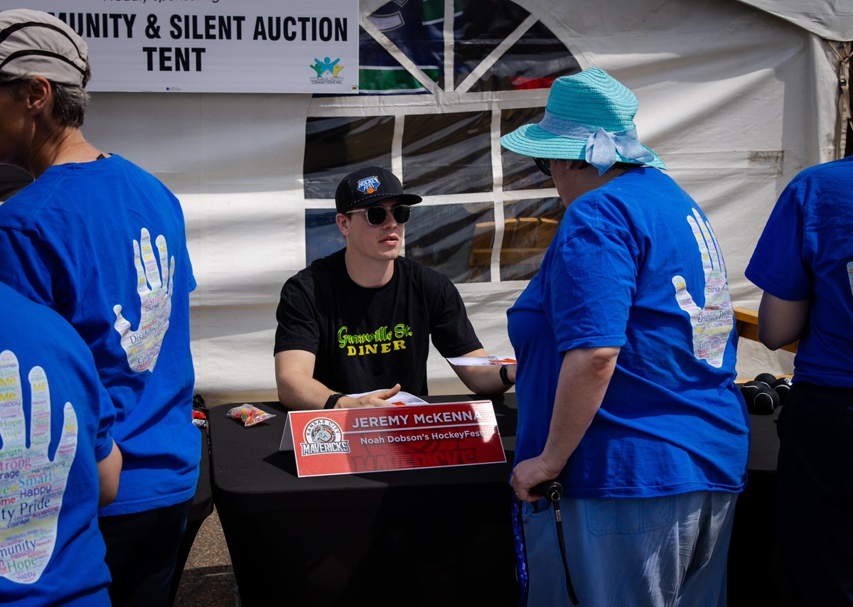 CUPEvents's tweet photo. ✍️📸 Thanks to our special guests for joining Noah Dobson at HockeyFest yesterday on the grounds of Credit Union Place.
Volunteering their time to take hundreds of photos and sign autographs for OUR community. 🤝
#Alexandrov | @SquiresCam | @BennettMac | #Spence | #McKenna https://t.co/G7QKYYJkS2