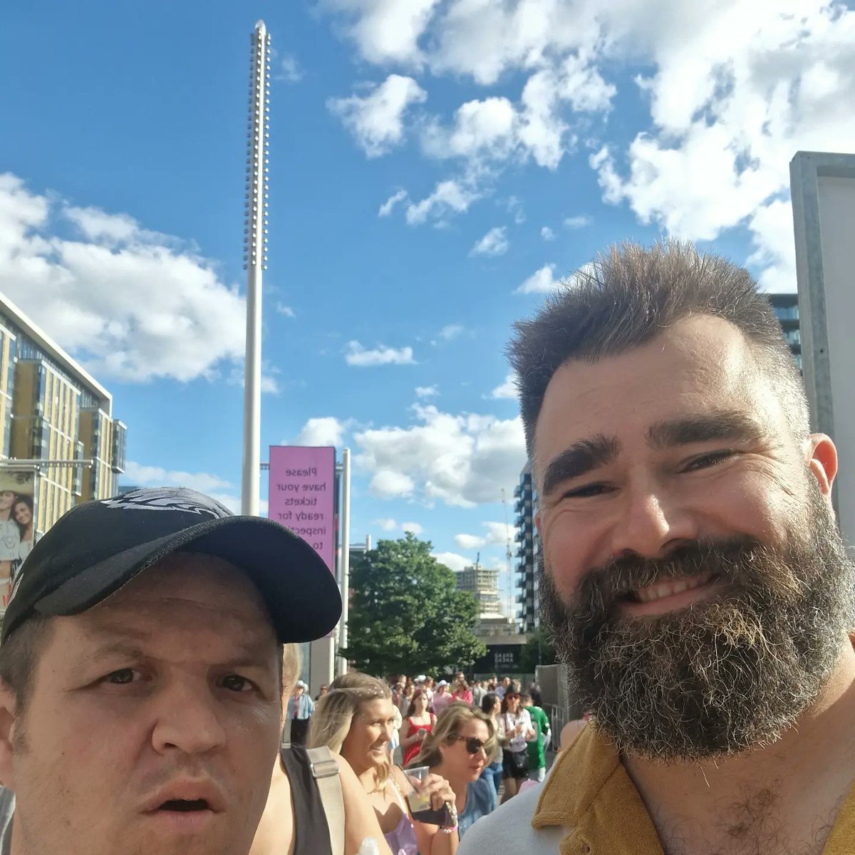 Life goal completed for 2 UK Eagles. Shame I look slack but the camera doesn't lie #jasonkelce #phillyeagles   #gobirds <a href="/JasonKelce/">Jason Kelce</a> #erastour
