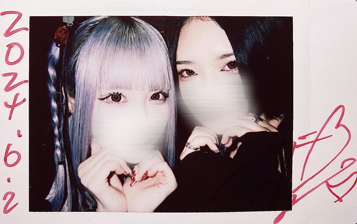 Mi_ko_ta_ma's tweet photo. オタクへ

チェキ撮る時「横向きどアップで」で撮れ下さい
画質めっちゃ良くなるし盛れる！口元隠すのかわいくておすすめ
これ高画質化とかせずにノーマルカメラで撮ったのぼかし加工しただけ https://t.co/hhj9FnoArj