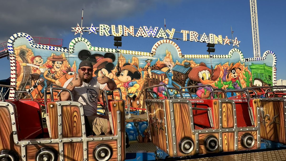 MarkLForrest's tweet photo. The #Hoppings #Funfair here in #Newcastle is such a good time! I don’t have a favourite ride but #Apollo13 was absolutely incredible! Come &amp; visit, it’s on until June 30th. 

As @TheHoppings_ kindly supplies me
with ride tokens I’m obliged to say #Ad #Gifted 🫶🏻 https://t.co/jRbOAaNZVa