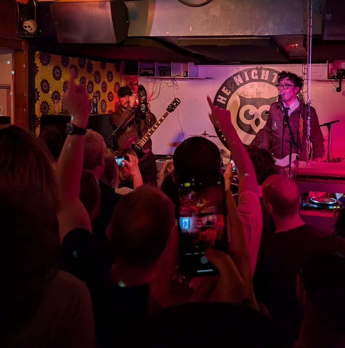 This weekend I went to two gigs of very different scales. 

<a href="/foofighters/">Foo Fighters</a> included an accordion 
<a href="/SLIMECITYmusic/">SLIME CITY Official MySpace Page</a> included a shoe