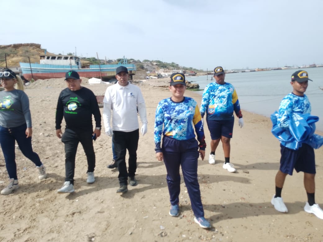 El <a href="/inea_venezuela/">INEA</a> a través de <a href="/captolaspiedras/">Capitanía de Puerto de Las Piedras</a> realizó Jornada de Saneamiento Ambiental a la  Playa El Castillito, Mcpo. Carirubana, cantidad de material sólido recogido 50 bolsas, en un área en metros lineales saneadas 1 km.