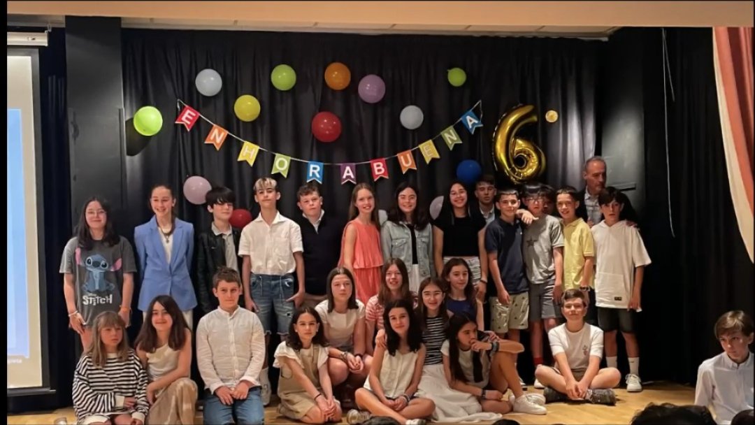 ¡Y llegó el día de la celebración de la  Graduación de 6°! Risas, nervios y emociones a flor de piel! Os vamos a echar mucho de menos, pero sabemos que estáis preparados para a comenzar una nueva etapa en el instituto.
Ahora,a descansar y disfrutar del verano. Felices vacaciones!