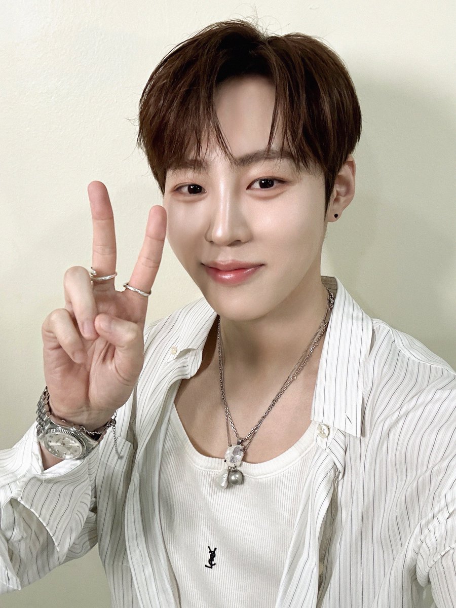 BPM_HSW's tweet image. [#하성운] 📸

2024 HA SUNG WOON FANMEETING [HA:NEUL JOURNEY] DAY2 완료 ✈️

앞으로 펼쳐질 성운의 여정에 힘이 되어주는 존재가 되어주실 하늘들☁️ 어제도 오늘도 함께여서 행복했어요🤍

#HASUNGWOON
#HANEUL_JOURNEY