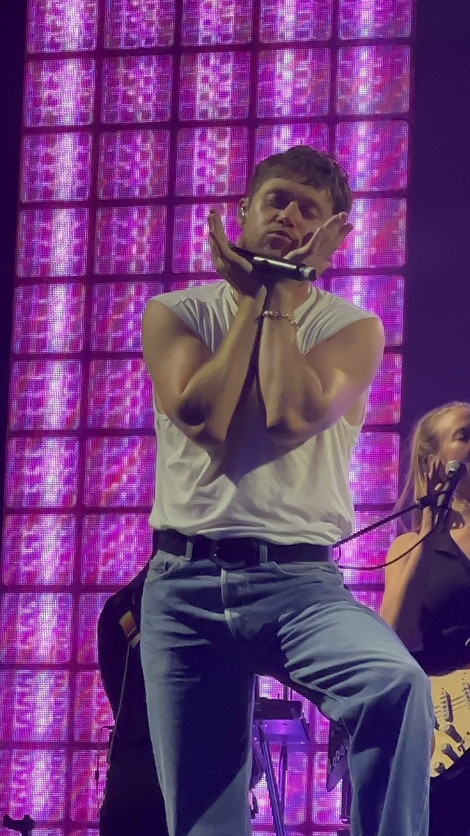 niallontours's tweet image. How I obsessively adore YOU!

via @goldensateIlite