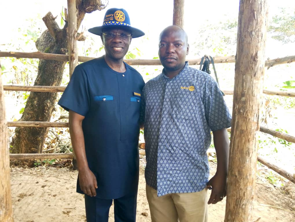 rcmukono's tweet image. @DGEdwardKakembo hands over the economic empowerment BCUP project by RC Mukono to beneficiaries in Ngogwe
@AquinusGerry @IsaacSLK @WanandaNasur @angiemerice @moolialbertsibu 
#District9213 
#creatinghopeintheworld

What a wonderful day to be a Rotarian! Viva la Rotary