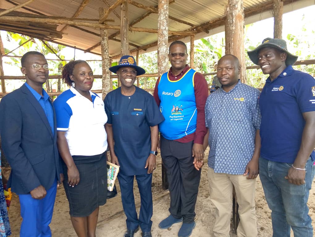 rcmukono's tweet image. @DGEdwardKakembo hands over the economic empowerment BCUP project by RC Mukono to beneficiaries in Ngogwe
@AquinusGerry @IsaacSLK @WanandaNasur @angiemerice @moolialbertsibu 
#District9213 
#creatinghopeintheworld

What a wonderful day to be a Rotarian! Viva la Rotary