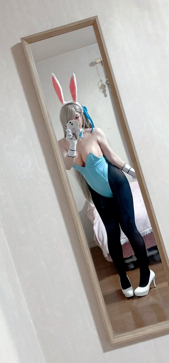 a___n___s2's tweet photo. ＼ぴょんぴょん🐰
    バニーのアスナ参上🩵／
 #ブルアカコスプレ https://t.co/d1Y4bfTSJV