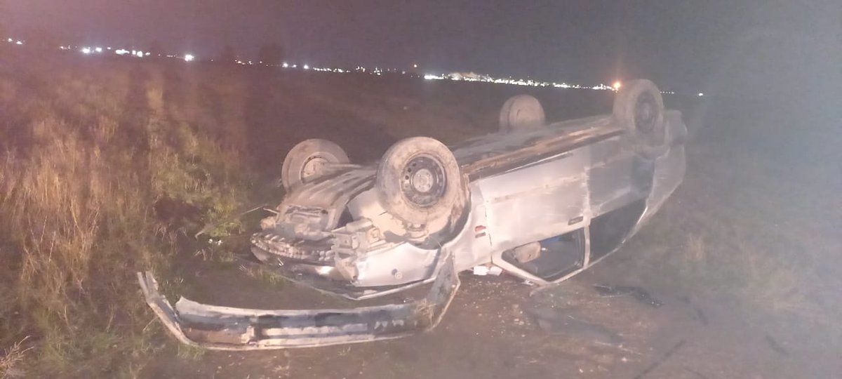 Totalmente alcoholizado resultó el conductor de un Renault 19 que esta madrugada terminó volcado en el kilómetro 694 de la ruta 3. Ceferino Dauphin (59) arrojó 1.50 g/l de sangre, aunque no fue necesario su traslado. El vehículo fue hallado volcado a la vera de la carretera.