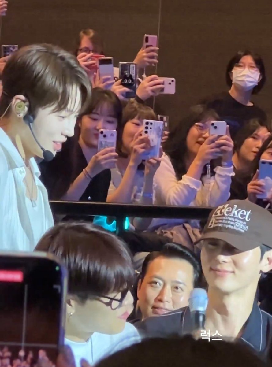 wanna one members with dear ahjussi&lt;3