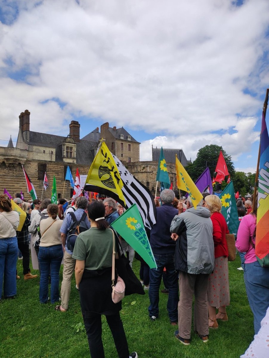UDBJeunes's tweet photo. De Nantes à Brest, pour une Bretagne autonome et antifasciste! https://t.co/Sj8WXMjDIo
