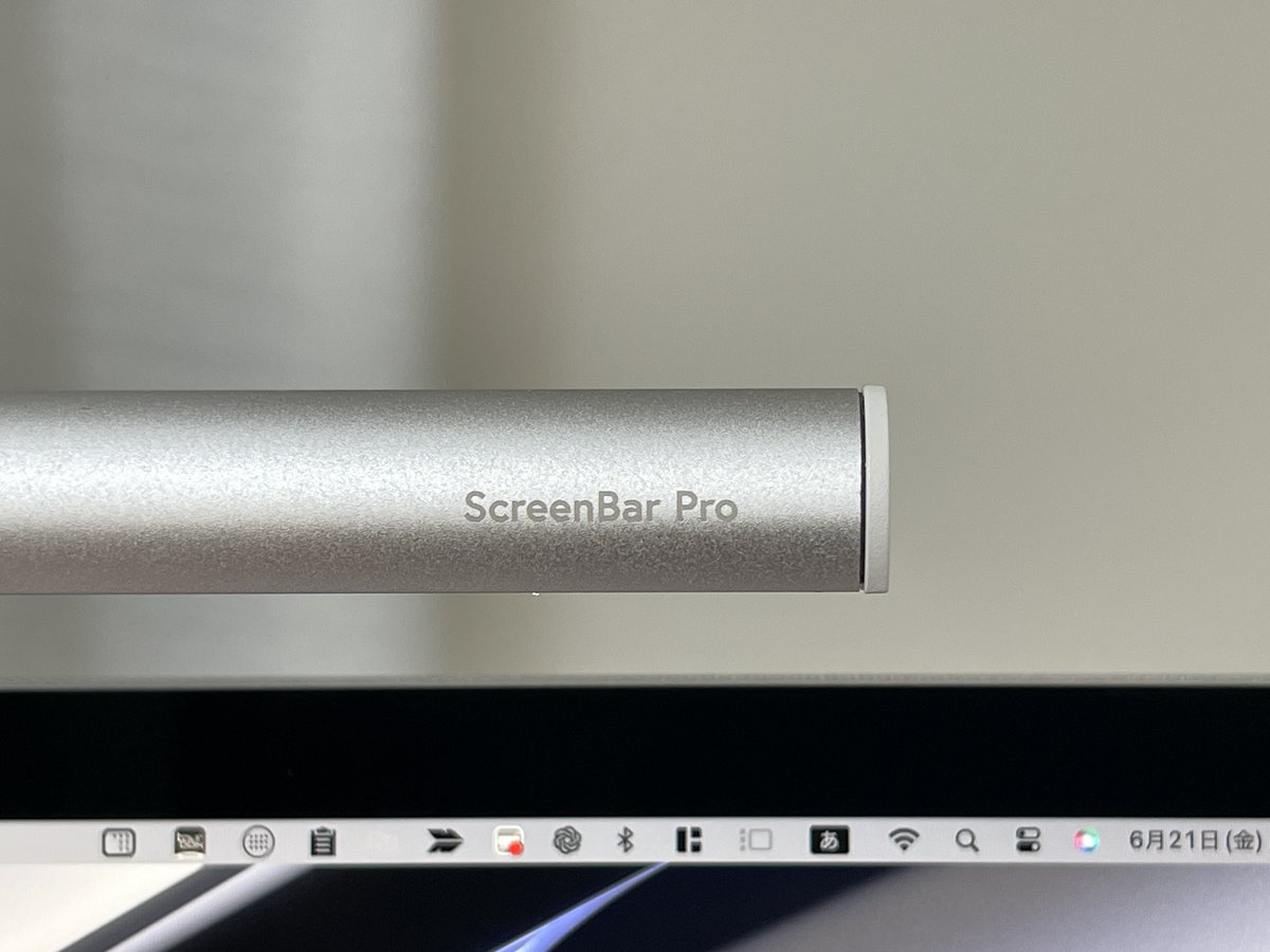 insNote_C's tweet photo. BenQ ScreenBar Proをレビューしました。
モニターライトの完成系はこれなんよ。Studio Displayと相性良すぎです。
↓記事はこちら
https://t.co/VurxZGUcDl
#pr #BenQ #BenQScreenBarPro https://t.co/xpNaeN3ZCL