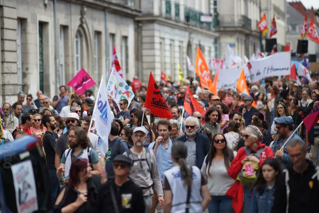 44Sud's tweet photo. Classe contre classe, bloc contre bloc : le #RN ne passera pas !

Encore des milliers de personnes dans la rue à #Nantes ce week-end 

#NouveauFrontPopulaire
#FrontPopulaire https://t.co/P5qfxme8R6