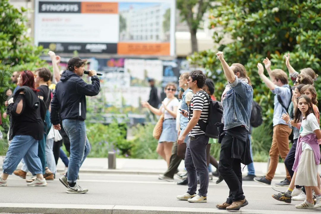 Classe contre classe, bloc contre bloc : le #RN ne passera pas !

Encore des milliers de personnes dans la rue à #Nantes ce week-end 

#NouveauFrontPopulaire
#FrontPopulaire
