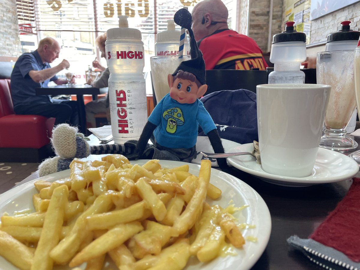 Sunniethehoob's tweet photo. In Whittlesey - chip o’clock. With bonus km have 480km on the watch. 

@AudaxUK @ACME_Essex @RestrapLTD #solstis100 #audax #randonneuring https://t.co/duRm2SrE7U