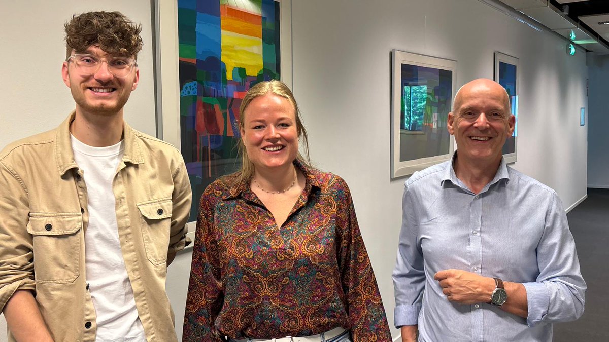 Te gast bij Buro de Vries <a href="/OmropFryslan/">Omrop Fryslân</a> vandaag over de bezuinigingen op taal en cultuur, nieuwe ministers, bouwplannen en de toekomst van de maakindustrie n.a.v. ontslagen bij Philips Drachten. Maar ook over terugkeer Joost Klein op songfestival? En Geertruida in de basis op EK!