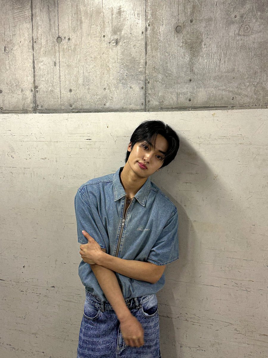 뭐 마실래? 사는 건 너가 사 🙃
#태영 #TAEYOUNG