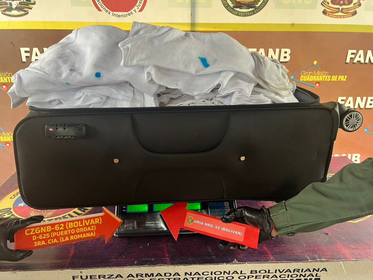 #23Jun 🗞️ FANB captura a ciudadano con más de 25 kilogramos de cocaína líquida en el estado Bolívar 

Es Noticia 🔗⏩ goo.su/xitvW

#ElQueVaEsNicolás