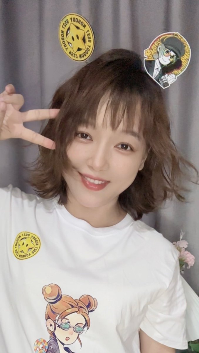 今天新添的小可爱们🤭🧚‍♀️🍻
咱nobody无论是大图案T恤，还是别致的小胸针，还是小巧的发饰，都是那么的鲜明，那么的出众，就像漆黑中萤火虫一样😎<a href="/stephenchow/">Stephen Chow</a> 

#Buildwithnobody <a href="/realnobodyxyz/">Nobody🌟</a>