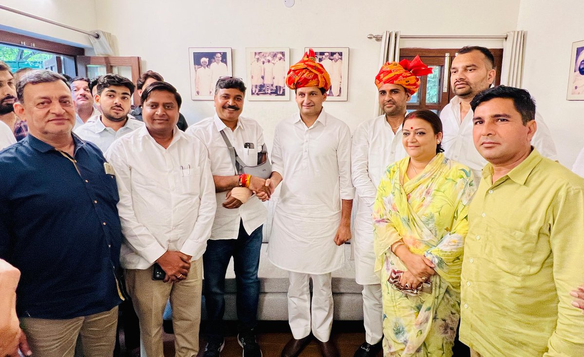 Deepender Singh Hooda (@deependershooda) on Twitter photo दिल्ली निवास पर बधाई देने पधारे राजस्थान विधानसभा के नेता प्रतिपक्ष @tikaramjullyINC जी, नौहर विधायक @amitchachan2 जी, मुंडावर विधायक @lalit_yadav_inc जी, पूर्व मंत्री <a href="/mamta_bhupesh/">Mamta Bhupesh</a> जी, ग्रेटर जयपुर नगर निगम के नेता प्रतिपक्ष @rajeevC95551046 आदि से एक सुखद भेंट हुई। दिल्ली निवास पर बधाई देने पधारे राजस्थान विधानसभा के नेता प्रतिपक्ष @tikaramjullyINC जी, नौहर विधायक @amitchachan2 जी, मुंडावर विधायक @lalit_yadav_inc जी, पूर्व मंत्री <a href="/mamta_bhupesh/">Mamta Bhupesh</a> जी, ग्रेटर जयपुर नगर निगम के नेता प्रतिपक्ष @rajeevC95551046 आदि से एक सुखद भेंट हुई।