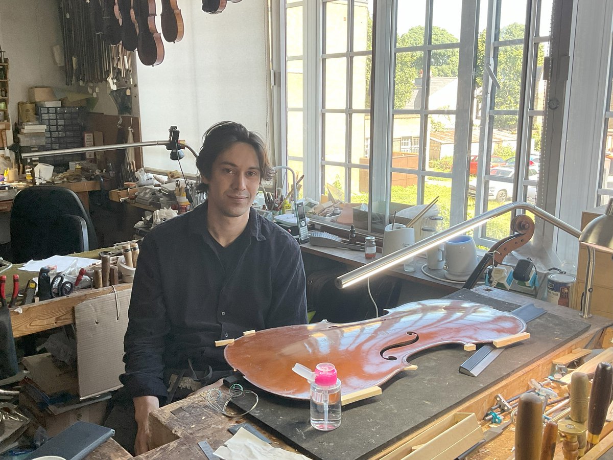 BandNviolins's tweet photo. A big welcome to Jacob who has just joined the team of luthiers here in the workshop. Jacob graduated from West Dean College two years ago and has been working as a luthier since. We’re so pleased to have his skills here at Bridgewood and Neitzert #luthier #dreamteam https://t.co/SJrXKWugji