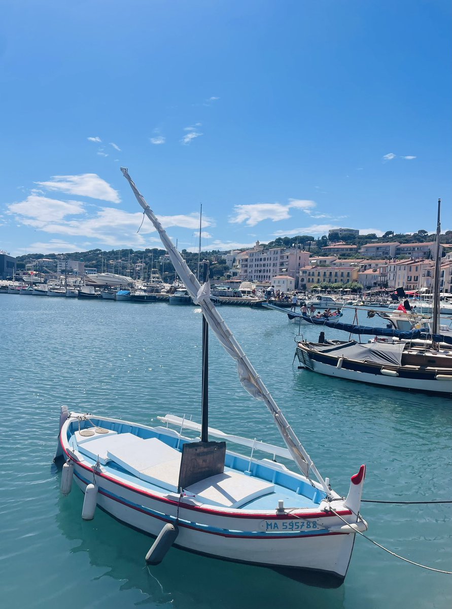 frenchictouch's tweet photo. Visite de #Cassis en présence du chef Costa Ricien @randysiles. Après une ballade dans les superbes ruelles, explosion de saveurs méditerranéennes au restaurant À Table. 
@petitfutemarseille @VilledeCassis l’adresse incontournable 😉Cassis https://t.co/JgWoxeENsX