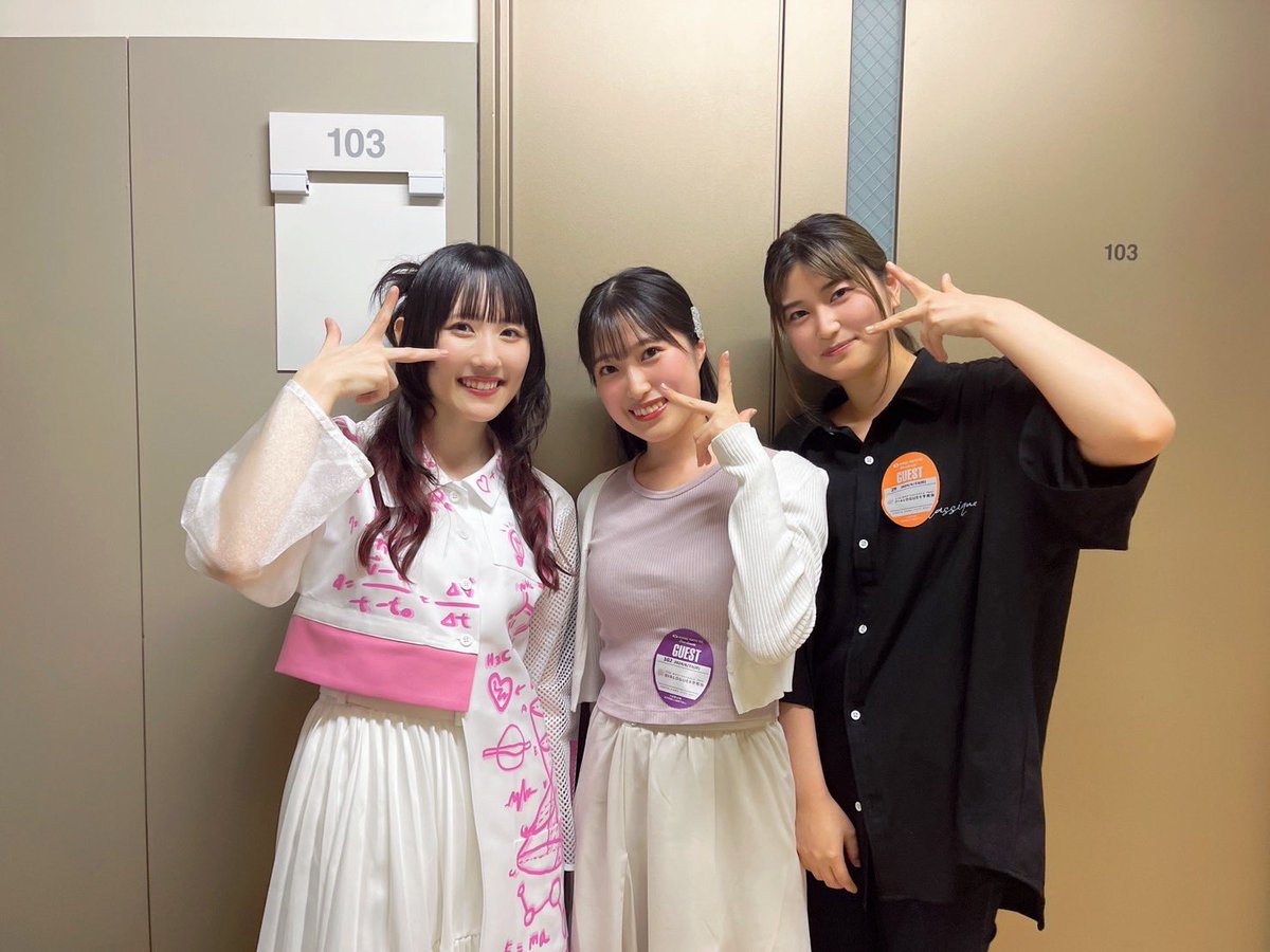 #ダイアローグ さんの5th Anniversary Tour「DIALOGUE＋学概論」行ってきました🌸

初めて生でパフォーマンスが見られてとても楽しかった！バンドの迫力とメンバーの可愛さがとても際立ってました💕🥺

仲良しグループとそして……🌌
