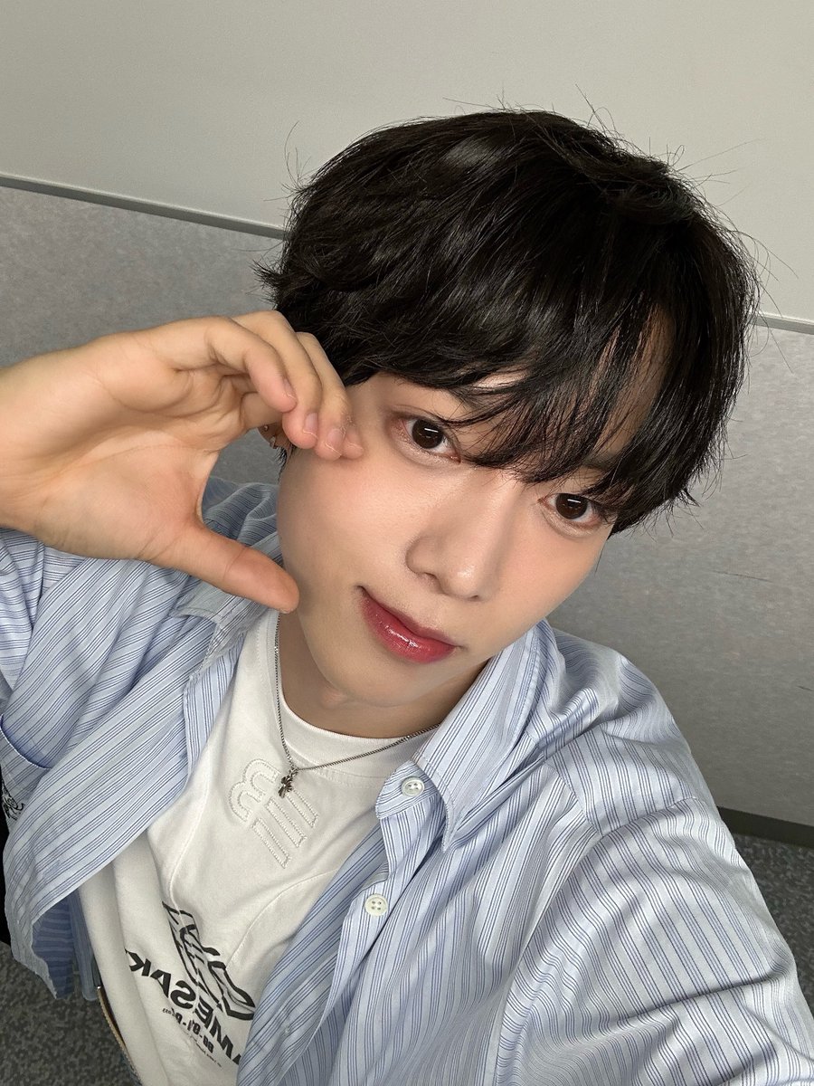 제 카와이한 볼터치 보이나요~🫢
かわいいうさぎカムデンです😉🐰

#앰퍼샌드원 #AMPERSANDONE 
#나캠든 #KAMDEN