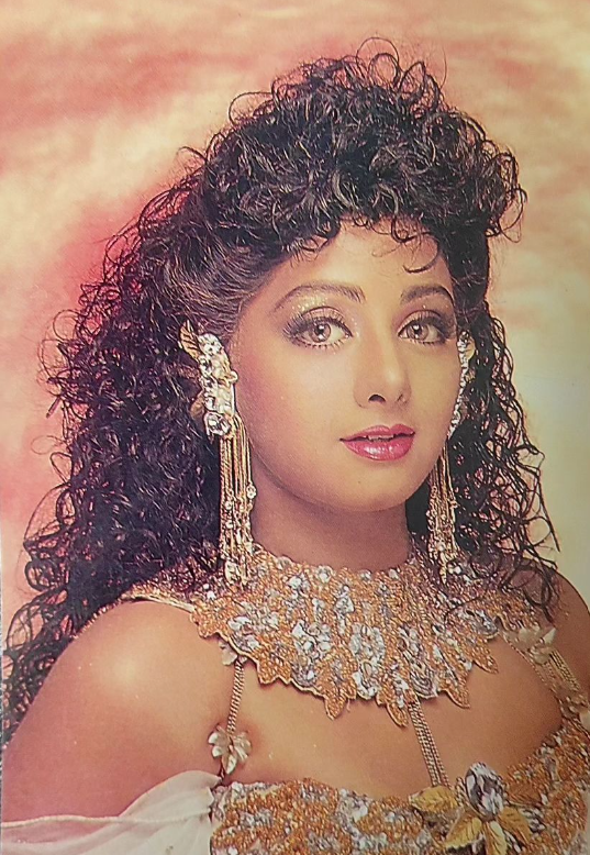 Most fans of Jagadeka Veerudu Athiloka Sundari will recognise the outfit! March 1990, this shoot by the late great Gautam Rajadhyaksha went 'viral' } used in several magazines, include CIne Blitz. 
Outfit <a href="/neeta_lulla/">Neeta Lulla</a> <a href="/TheCineBlitz/">Cine Blitz</a> #MUA <a href="/M_Contractor/">Mickey Contractor</a> 
<a href="/SrideviBKapoor/">SRIDEVI BONEY KAPOOR</a> 
#Sridevi