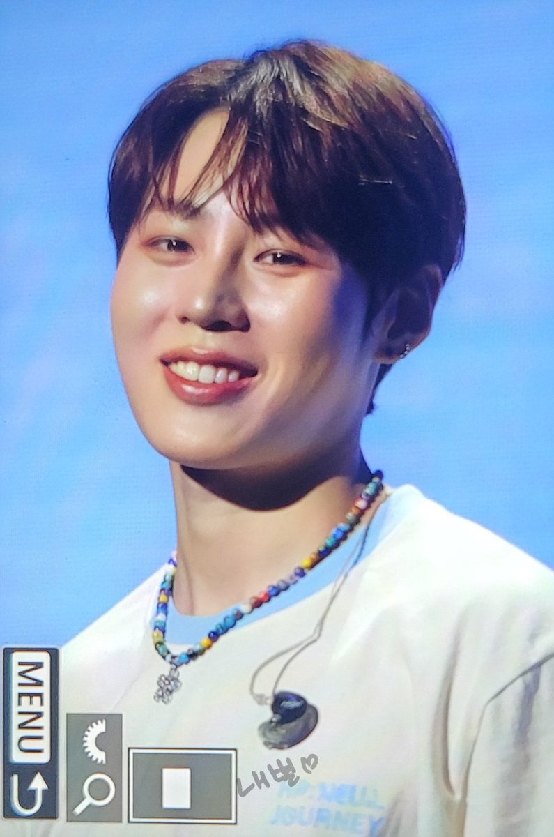 240622 팬미팅 DAY2
평하💜💙💛

#하성운 #HASUNGWOON #ハソンウン <a href="/gooreumseng/">하성운</a>