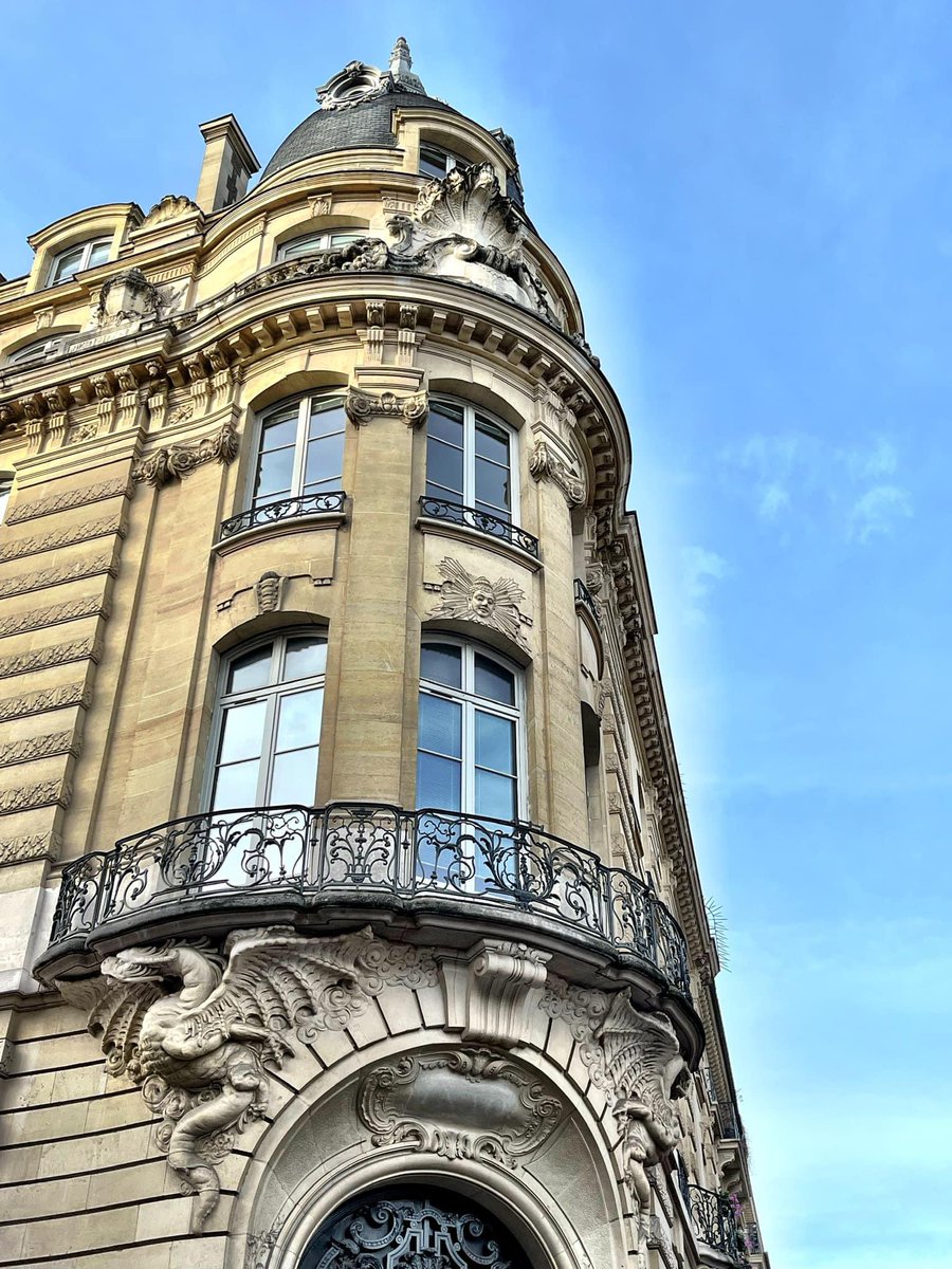 LindaMathieu's tweet image. More stunning architecture in Paris.