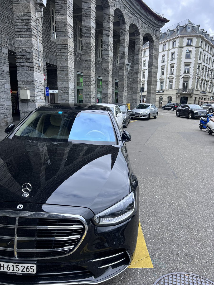 thomasZRH's tweet photo. @StadtpolizeiZH warum geht Ihr denen nicht allen mal eine Busse? https://t.co/eAFl3TfOyU