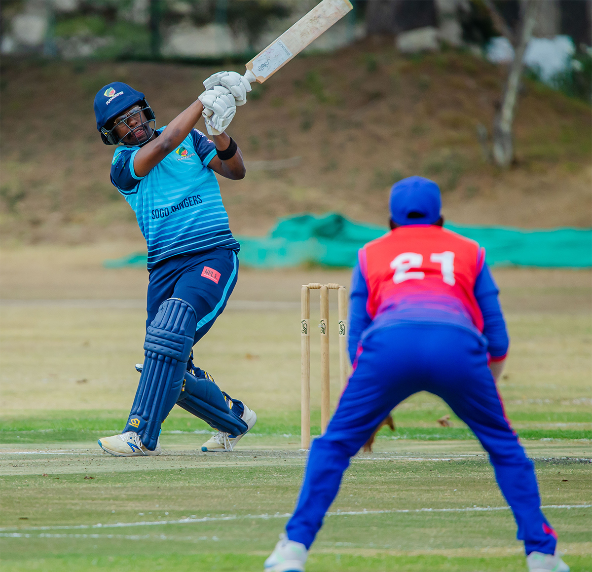 𝗦𝗢𝗚𝗢 𝗥𝗮𝗻𝗴𝗲𝗿𝘀 - ALL OUT ☝️

𝗚𝗹𝗮𝗱𝗶𝗮𝘁𝗼𝗿𝘀 will need to chase down a target of 223 for victory 🎯

(Tadiwanashe Marumani 79*, Mathew Campbell 39; Owen Muzondo 3/29, Wessly Madhevere 3/34)

Live streaming ▶ t.ly/oMNAD 

#NPL2024