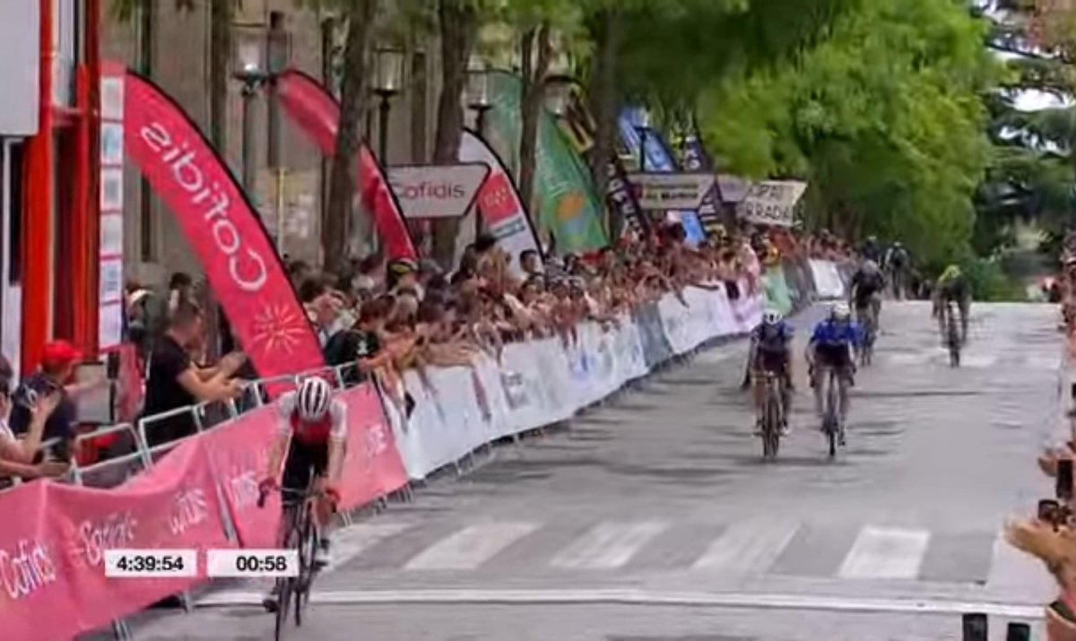 CICLISMO | CTO ESPAÑA

🔴 BRONCE

🥉 Jesús Herrada <a href="/jesushl90/">Jesús Herrada López</a> ha sido tercero y sube al podio en la prueba con final El Escorial tras Aramburu y Lazkano

🔜 El conquense estará en el Tour

📸 <a href="/RFECiclismo/">Real Federación Española de Ciclismo</a>