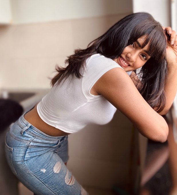 GQwgW8IaAAATYUT?format=jpg&name=small