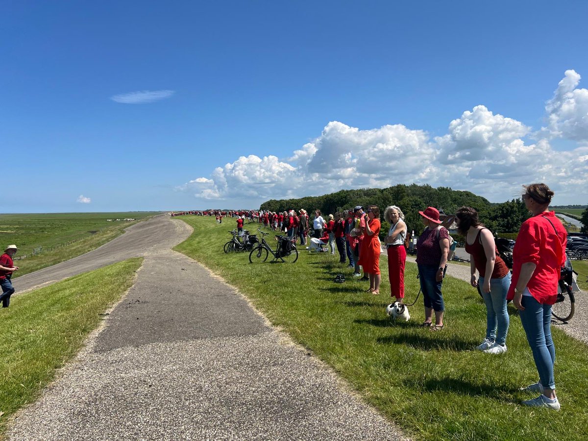 Zo’n 400 mensen bij Climate chain vak 20 Zwarte Haan! #Climatechain