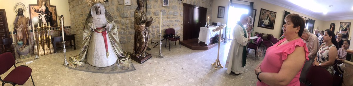 psbartolomejaen's tweet photo. Aunque nuestra parroquia sigue de obras, seguimos celebrando la Misa diaria en la sacristía y las de fin de semana en nuestro salón . https://t.co/lBTVvA8Flf